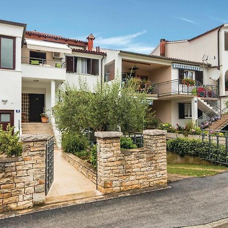 Gorgeous Apartment In Porec With Kitchen Exterior foto