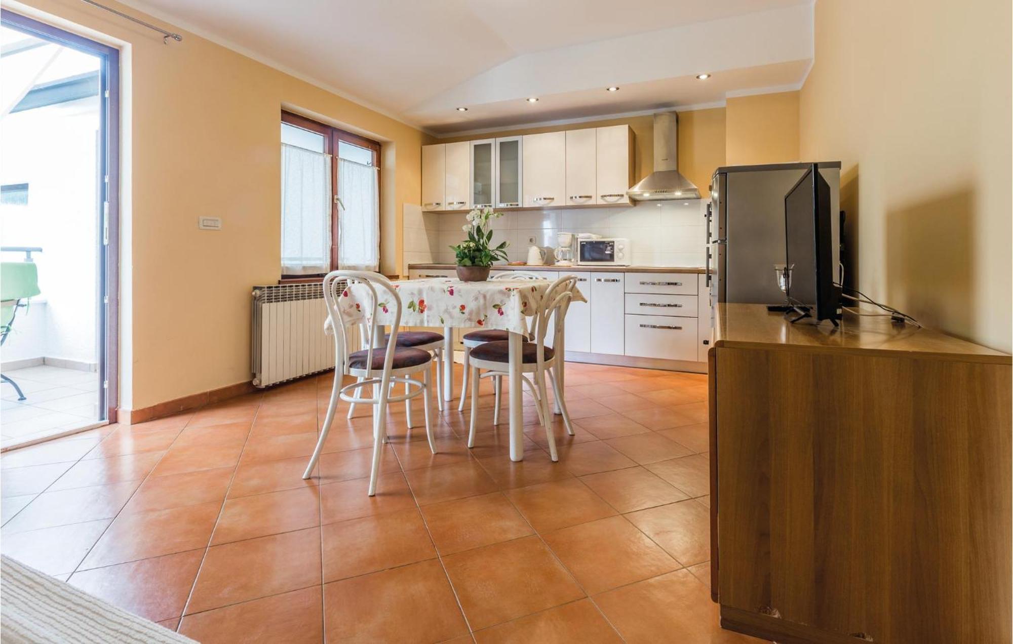 Gorgeous Apartment In Porec With Kitchen Exterior foto
